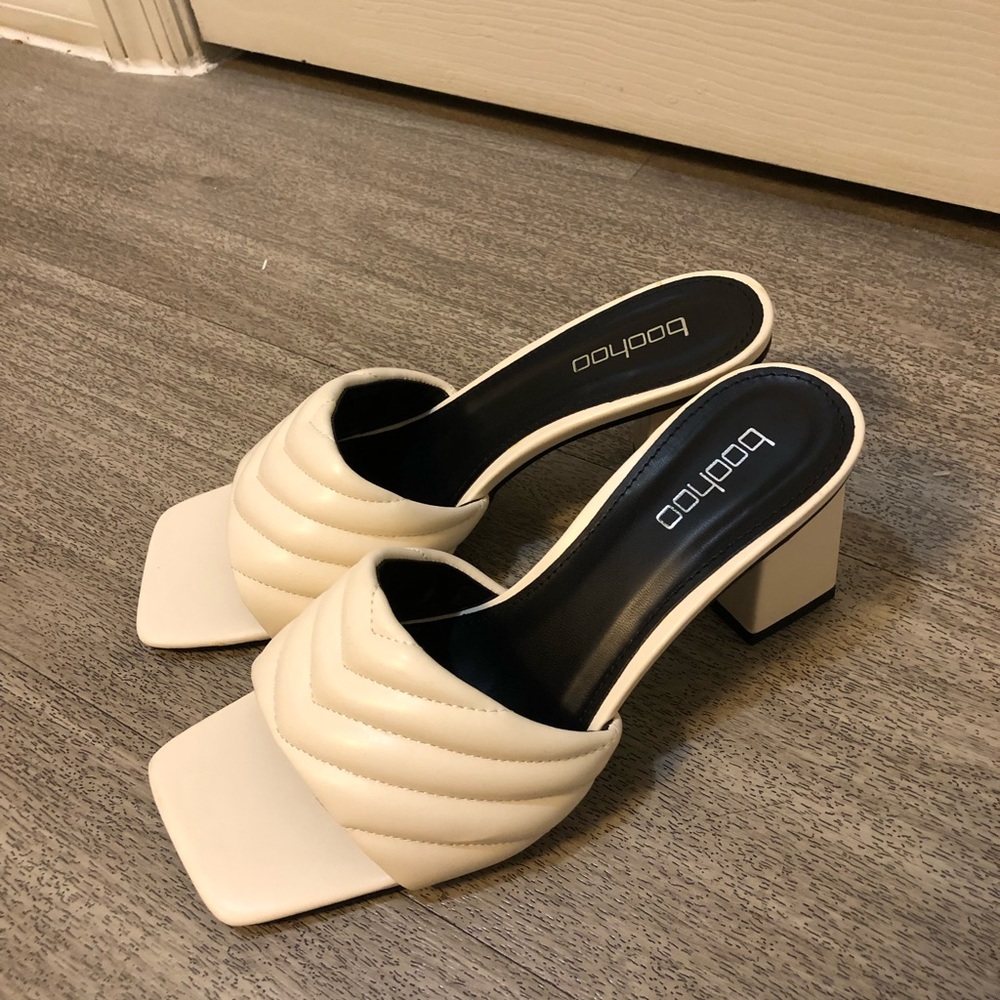 Boohoo white heels mules size US 7